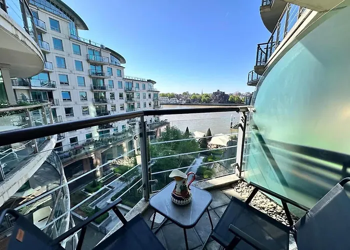 Charming 2 Bed Thames View