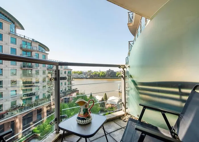 Charming 2 Bed Thames View