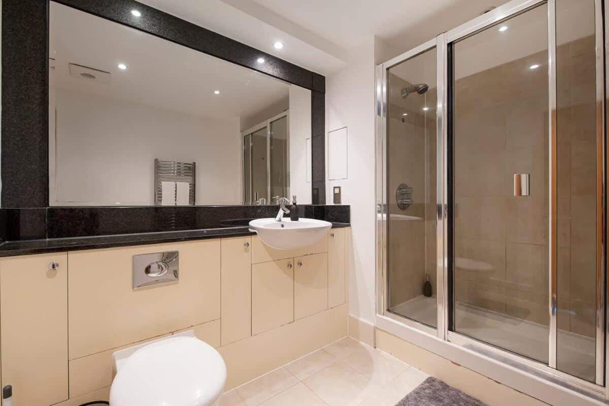Charming 2 Bed Thames View Appartement Londres