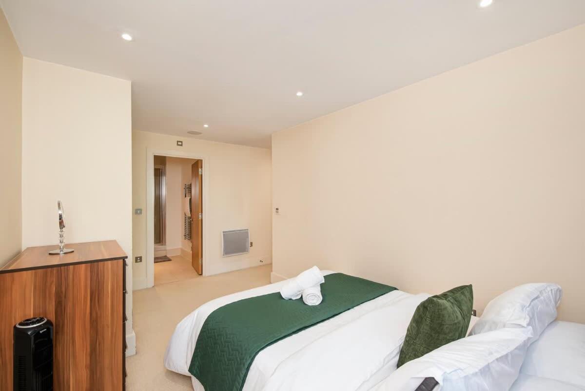 Charming 2 Bed Thames View Appartamento Londra