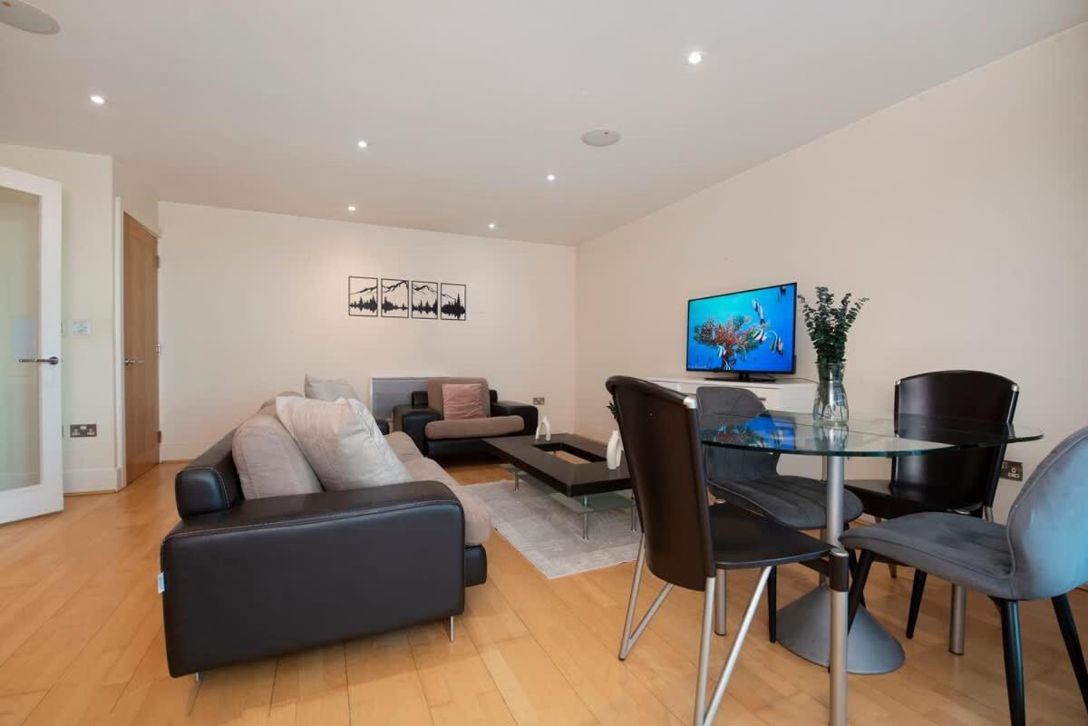 Charming 2 Bed Thames View Appartamento Londra